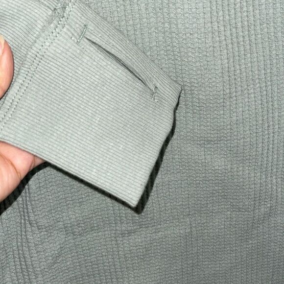 We The Free Thermal Crewneck Thumbhole Top Shirt Jersey Sage Green Size Small NW - Picture 4 of 8